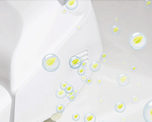 Pohľad na zvlhčovač vzduchu so symbolmi listov v mydlových bublinách.