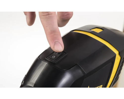 Prst ovláda spínač striekacej pištole.