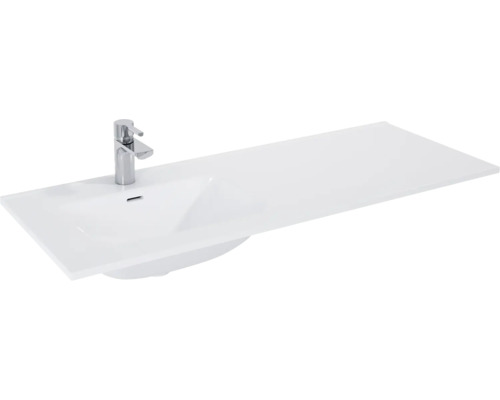 Umývadlo zo sanitárnej keramiky s batériou