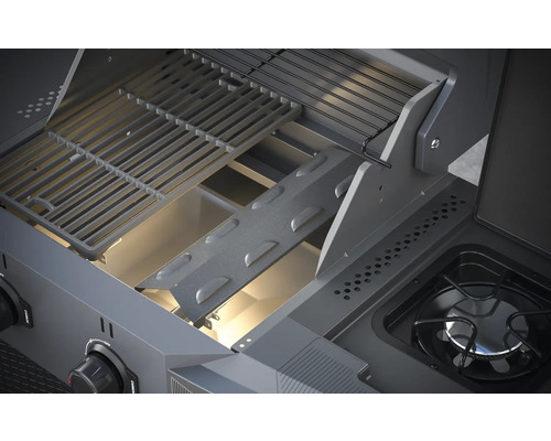 Vnútorný pohľad na gril s roštom a horákom