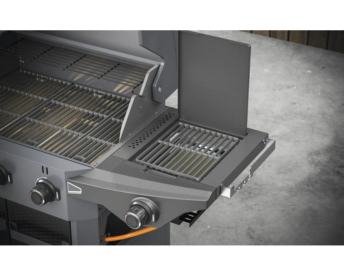 Plynový gril s grilovacími roštami a bočným horákom