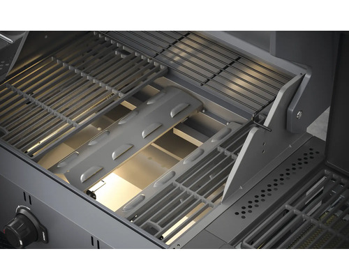 Vnútro grilu s roštom a krytom