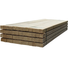 Stoh drevených latiek na stavebné projekty