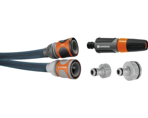 Spojky hadíc a postrekovač Gardena na zavlažovanie záhrady