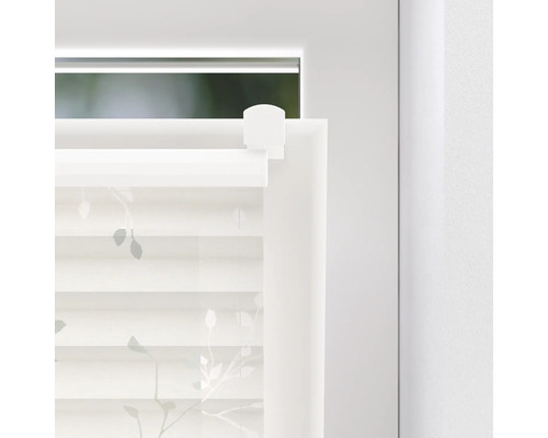 Detail okenné rolety s kvetinovým vzorom