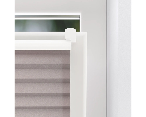 Detailný pohľad na plisovanú žalúziu na okne