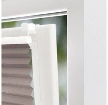 Detail záberu plisovanej žalúzie na okne