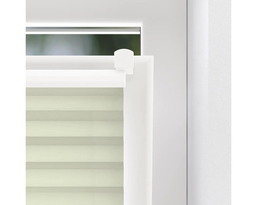 Detailný záber dvojitej rolety na okne