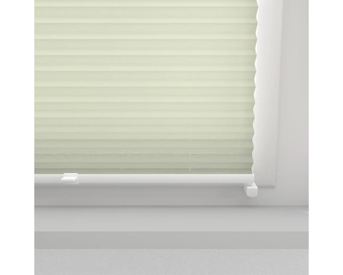 Detailný záber skladanej žalúzie na okne