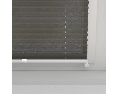Sivá roleta duo v okne