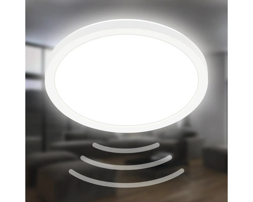 LED stropné svietidlo s pohybovým senzorom v obývacej izbe.