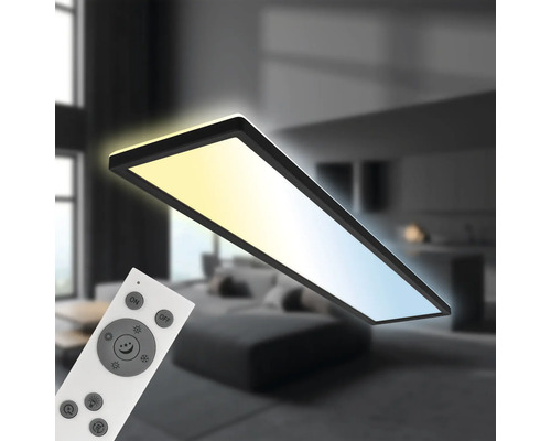 Obdĺžnikové stropné svietidlo s diaľkovým ovládaním v obývacej izbe.