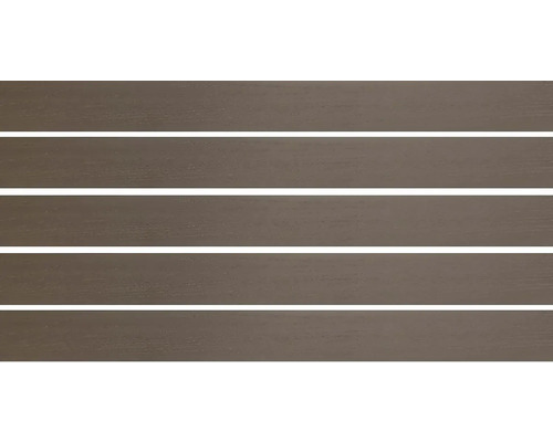 Viaceré drevené terasové dosky