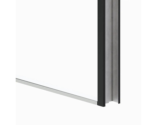 Detail sprchovacieho kúta s rámovým profilom