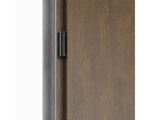 Detail dverí so závesom