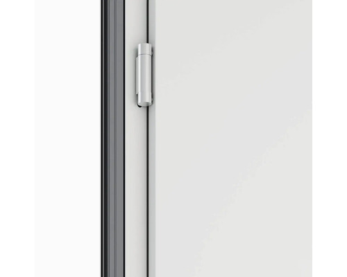 Detailný pohľad na dvere s dverným závesom