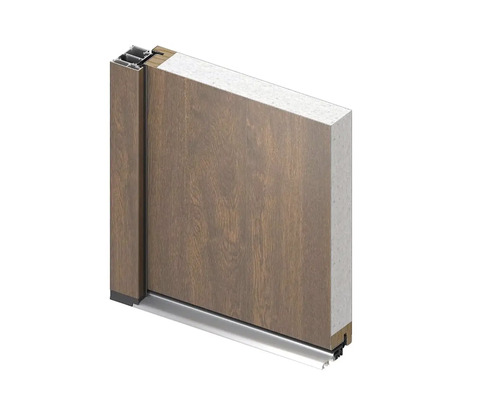 Rez dverami s dreveným dekorom a izolačným materiálom