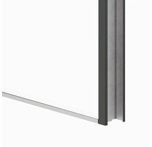 Detail rámu sprchovacieho kúta z kovu