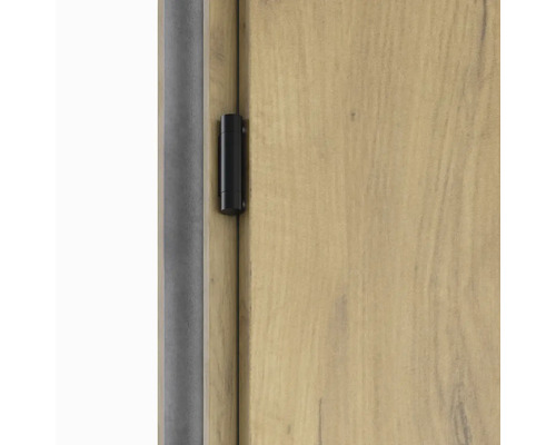 Kovanie dverí s magnetickým uzáverom na drevených dverách