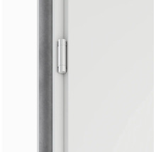 Detailný záber dverí s kovaním