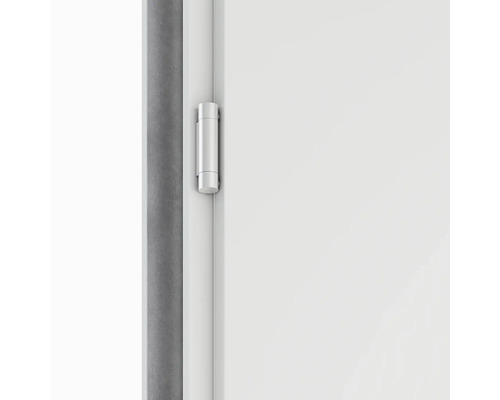 Detailný záber dverí s kovaním