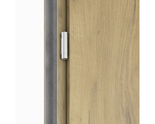 Detail dverí so strieborným závesom