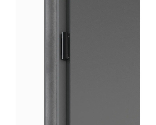 Detail dverí so závesom