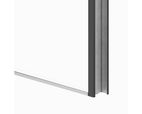 Detailný pohľad na kovový rám sprchovacieho kúta