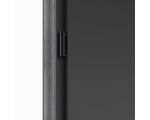 Detail dverí so závesom