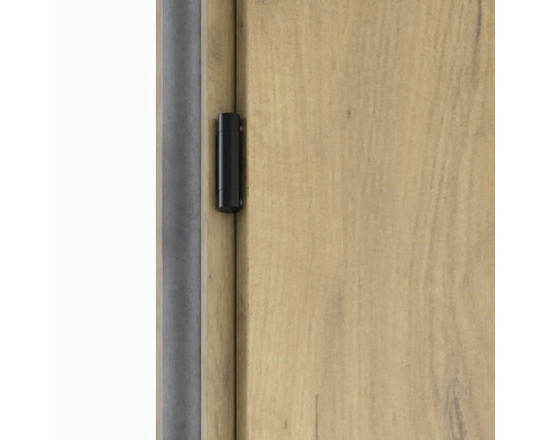 Detailný pohľad na dvere so závesom