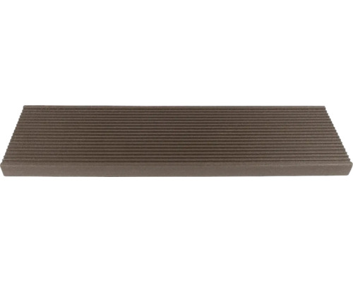 Terasa z plastu s vrúbkovaným povrchom