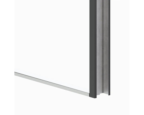 Detail sprchovacieho kúta s rámom