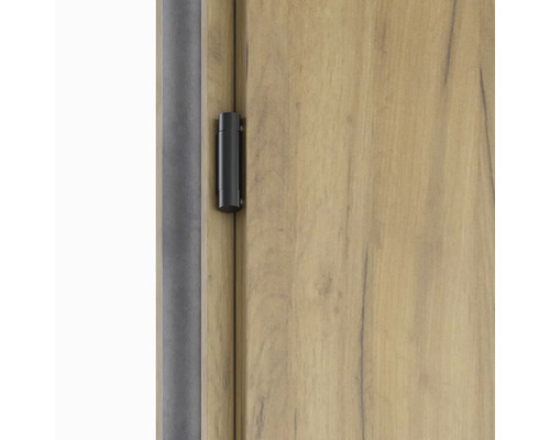 Detail interiérových dverí so závesom