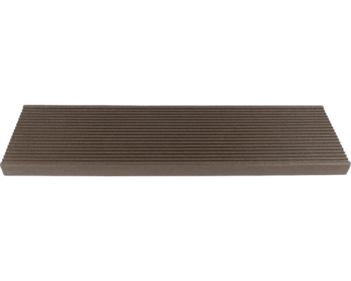 Terasa z plastu s vrúbkovaným povrchom