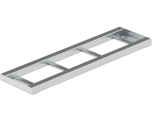 Kovový rám s obdĺžnikovými výrezmi na inštaláciu