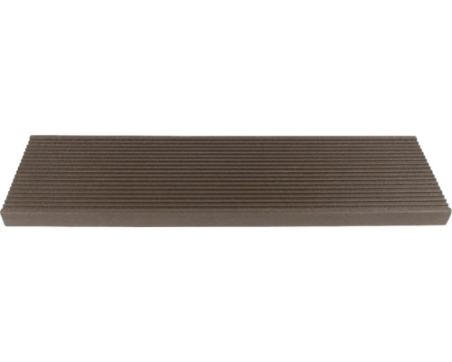 Terasa z drevoplastu s ryhovaným povrchom