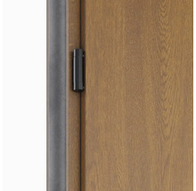 Detail dverí s pántom