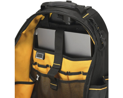 Vnútorný pohľad na batoh na náradie s priehradkami a tabletom