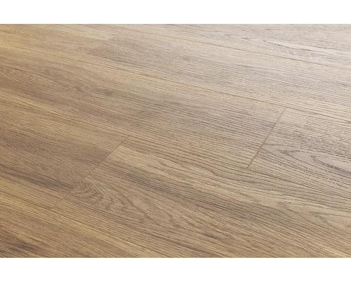 Detail laminátovej podlahy s drevenou štruktúrou
