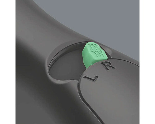 Detailný záber prepínača pre pravý a ľavý chod na skrutkovači