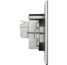 Bočný pohľad na nástenný spínač so skrutkou na upevnenie