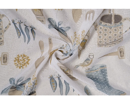 Detail látky so záhradnými motívmi ako sú kanvy, hrach a čižmy