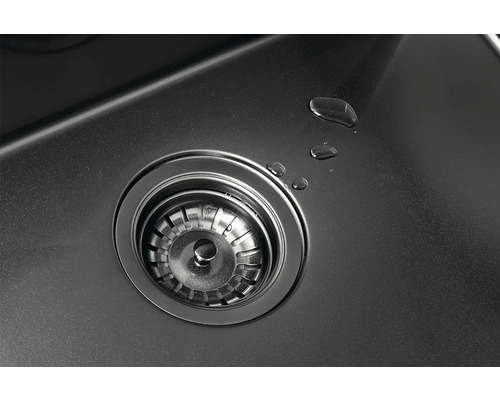 Nerezový drezový odtok s vodnými škvrnami