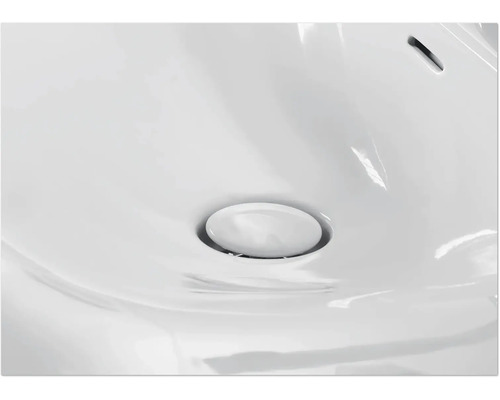 Detailný pohľad na umývadlo s prepadom