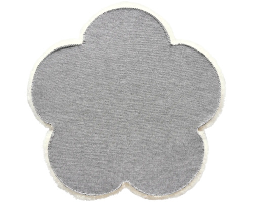 Koberec v tvare kvetu s textúrou a okrajom