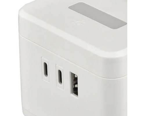 Biely USB adaptér s niekoľkými portami