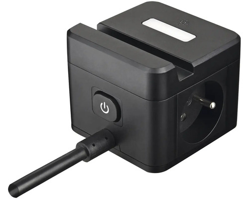 Čierna zásuvková kocka so zástrčkou