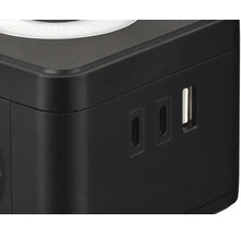 Detailný záber USB nabíjačky s niekoľkými portami