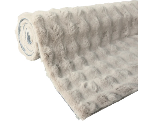 Zrolovaná mäkká deka s reliéfnym vzorom