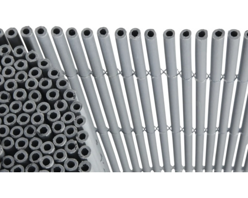 Detailný záber plastových rúrok na použitie ako stavebný produkt